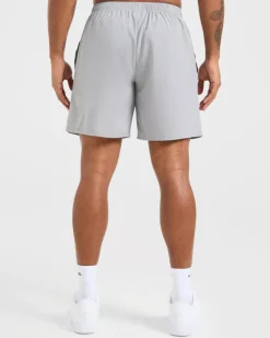 Core 7" Shorts